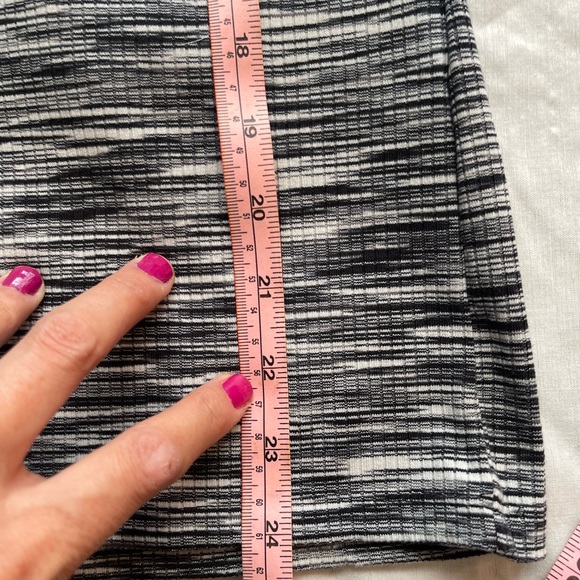 Loft Outlet Size Medium ribbed mock wrap V-Beck top, in great condition - Picture 9 of 16